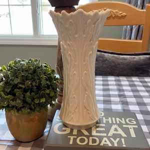 Lenox Woodland Acanthus Leaf China vase